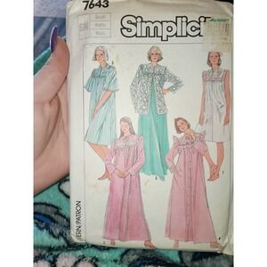 Simplicity #7643 Small Uncut Pattern Nightgown